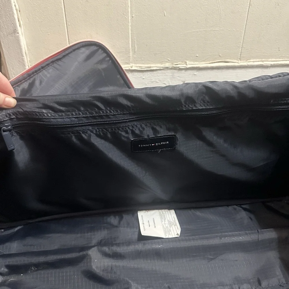 Tommy Hilfiger Rolling Swivel Suitcase 25